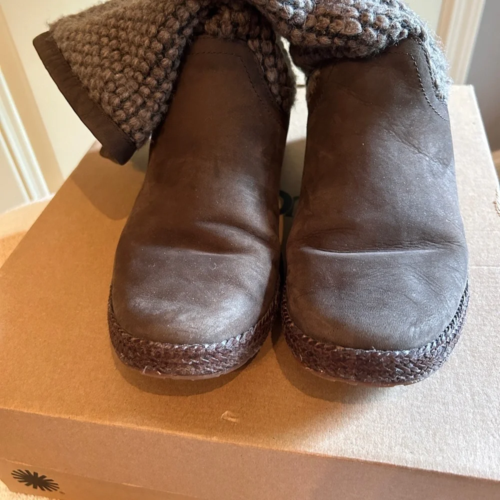 UGG Lyza Dark Brown Boots - Picture 3 of 6